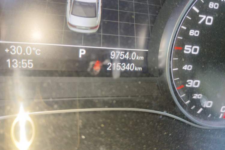 Used Audi A6L 2012 TFSI Standard Model Odometer Close Up