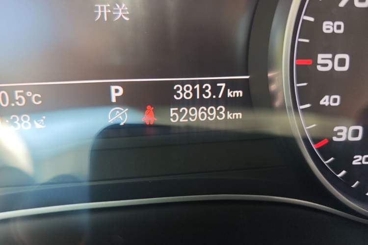 Used Audi A6L 2012 30 FSI Luxury Model Odometer Close Up