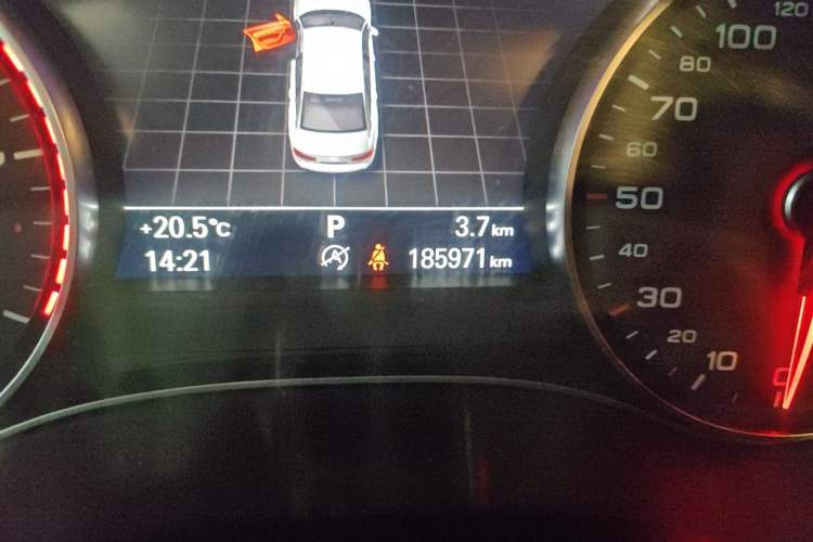 Used Audi A6L 2012 30 FSI Luxury Model Odometer Close Up