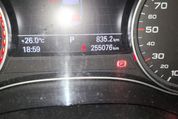 Used Audi A6L 2012 TFSI Standard Model Odometer Close Up