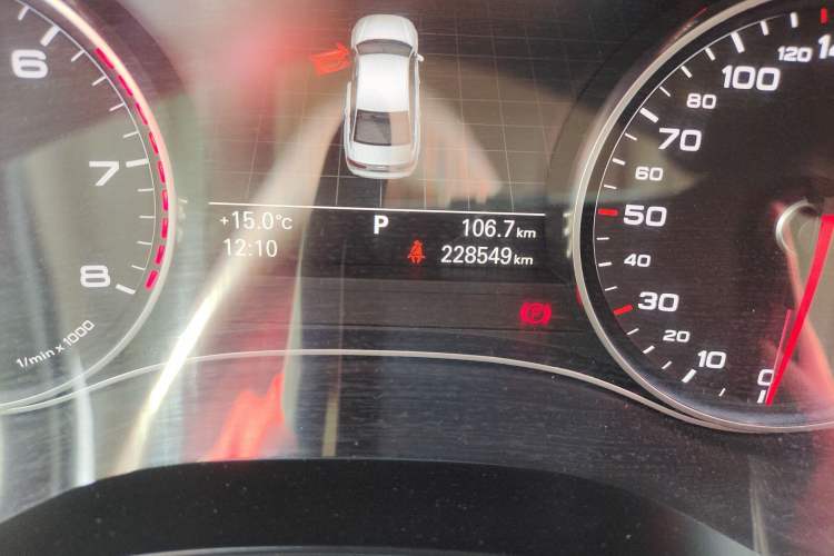 Used Audi A6L 2012 TFSI Standard Model Odometer Close Up