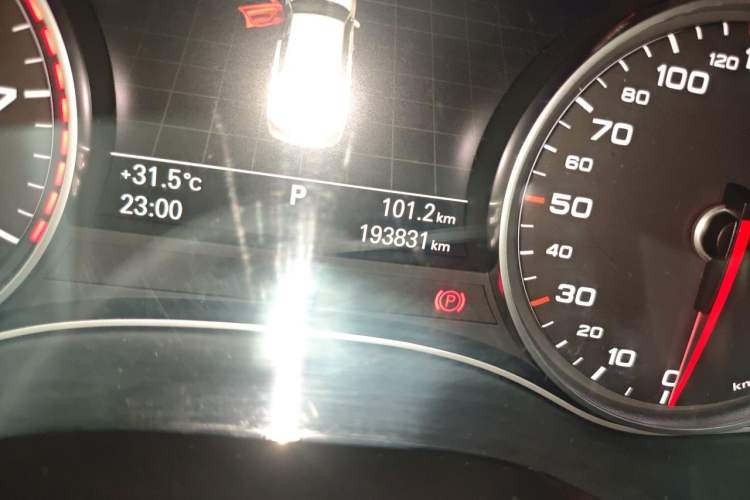 Used Audi A6L 2012 30 FSI Technology Edition Odometer Close Up