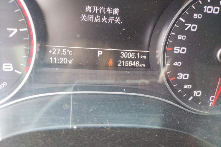 Used Audi A6L 2012 TFSI Standard Model Odometer Close Up