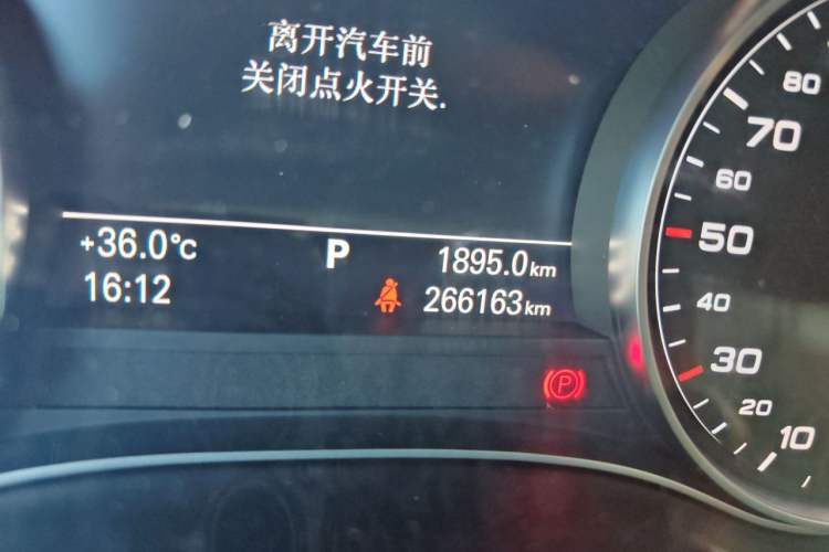 Used Audi A6L 2012 TFSI Standard Model Odometer Close Up