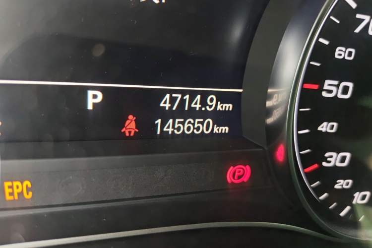 Used Audi A6L 2012 30 FSI Comfort Model Odometer Close Up