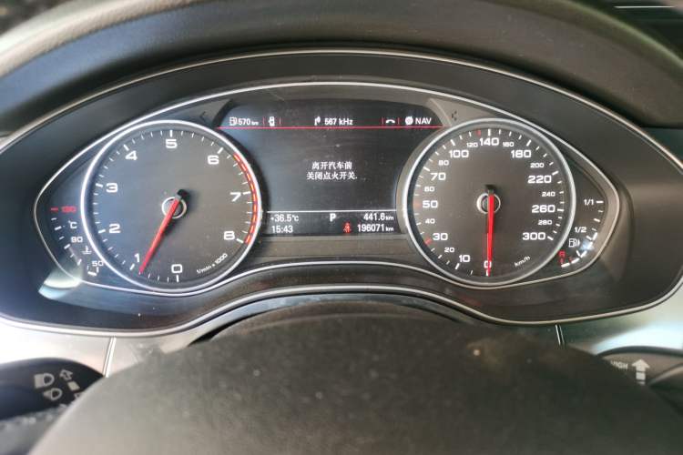 Used Audi A6L 2012 TFSI Standard Model Odometer Close Up