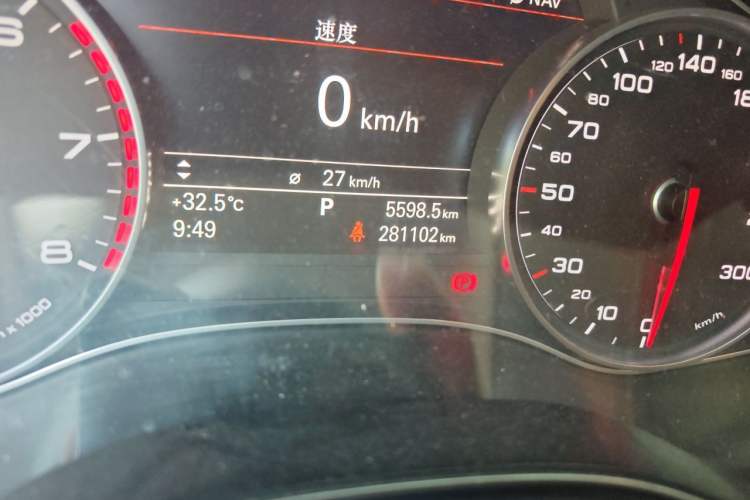 Used Audi A6L 2012 TFSI Standard Model Odometer Close Up