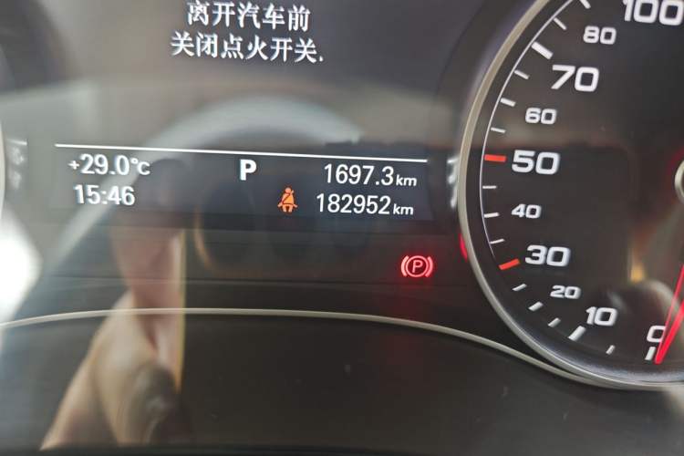 Used Audi A6L 2012 TFSI Standard Model Odometer Close Up