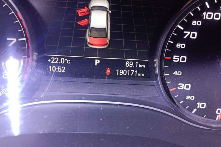 Used Audi A6L 2012 50 TFSI quattro Luxury Model Odometer Close Up