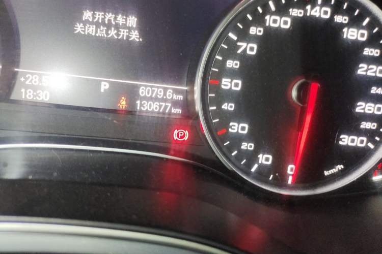 Used Audi A6L 2012 TFSI Standard Model Odometer Close Up