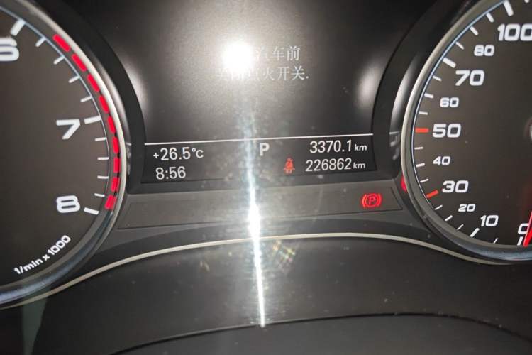 Used Audi A6L 2012 TFSI Standard Model Odometer Close Up
