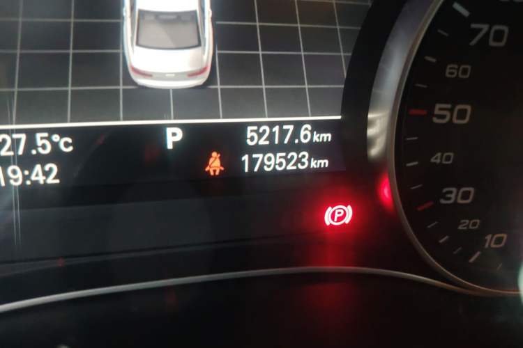 Used Audi A6L 2012 TFSI Standard Model Odometer Close Up