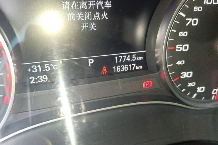 Used Audi A6L 2012 TFSI Standard Model Odometer Close Up