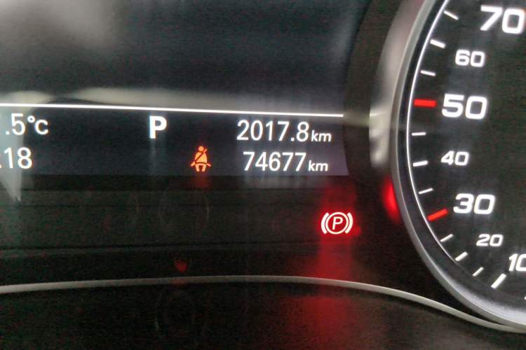 Used Audi A6L 2012 30 FSI Comfort Model Odometer Close Up