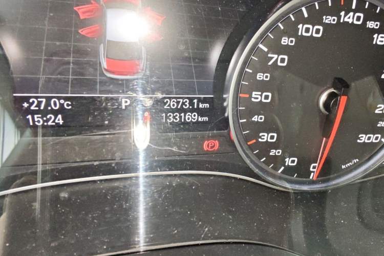 Used Audi A6L 2012 30 FSI Luxury Model Odometer Close Up