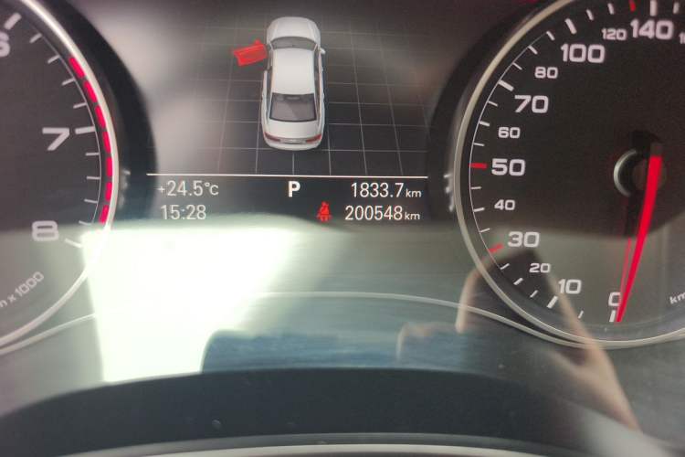 Used Audi A6L 2012 30 FSI Luxury Model Odometer Close Up