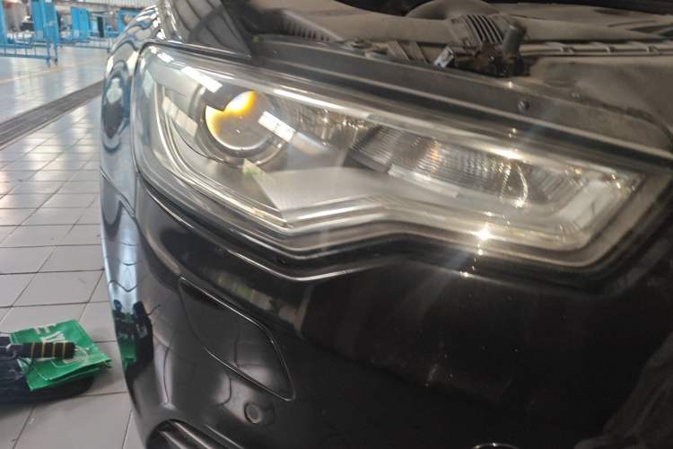 Used Audi A6L 2012 TFSI Standard Model Right Front Headlight