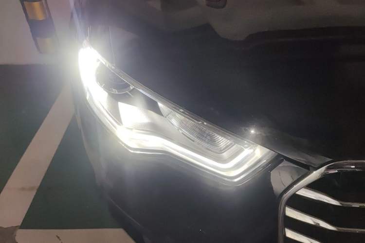 Used Audi A6L 2012 TFSI Standard Model Right Front Headlight