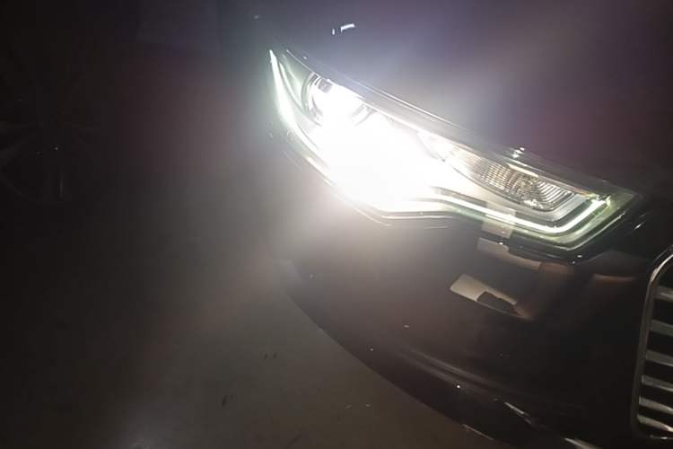 Used Audi A6L 2012 TFSI Standard Model Right Front Headlight