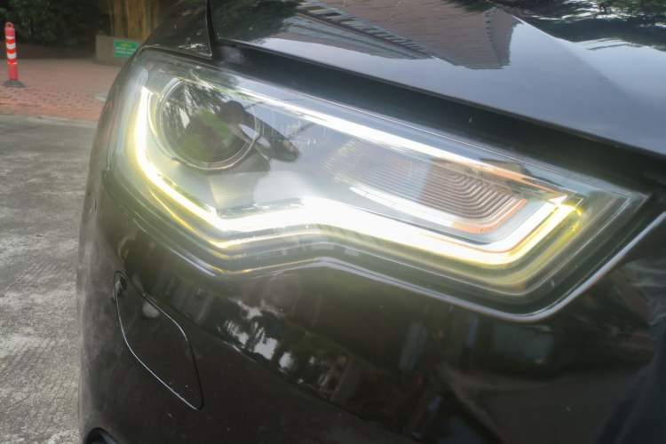 Used Audi A6L 2012 TFSI Standard Model Right Front Headlight