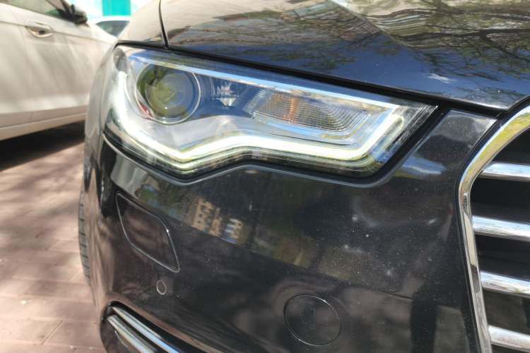 Used Audi A6L 2012 TFSI Standard Model Right Front Headlight