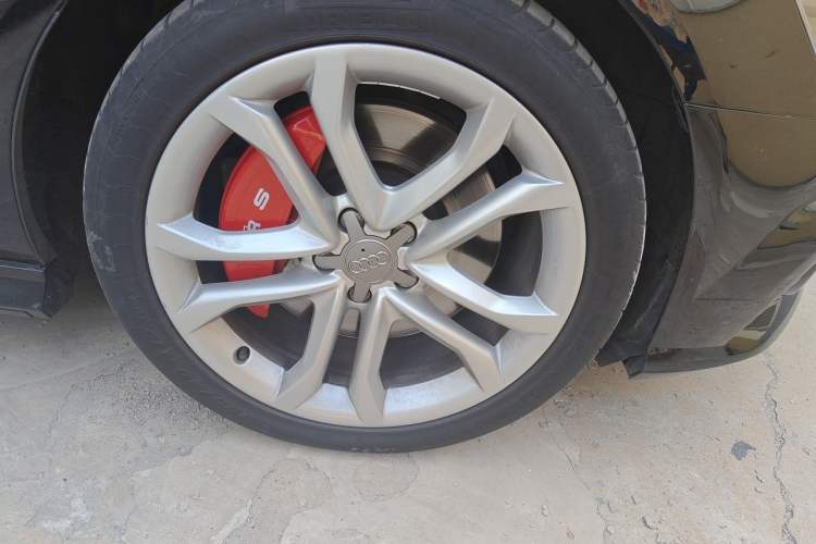 Used Audi A6L 2012 50 TFSI quattro Luxury Model Right Front Wheel Hub