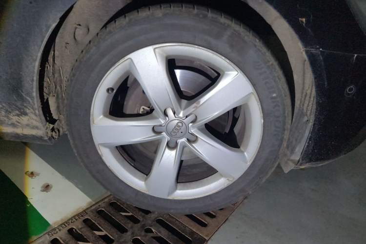 Used Audi A6L 2012 TFSI Standard Model Right Front Wheel Hub