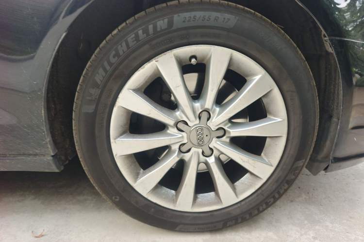 Used Audi A6L 2012 30 FSI Technology Edition Right Front Wheel Hub