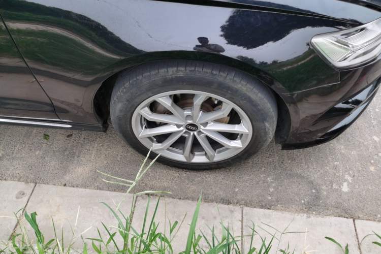 Used Audi A6L 2012 TFSI Standard Model Right Front Wheel Hub