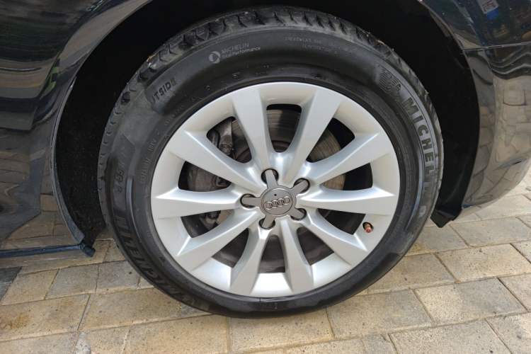 Used Audi A6L 2012 30 FSI Comfort Model Right Front Wheel Hub