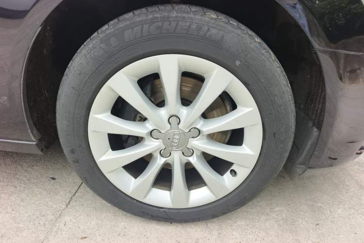 Used Audi A6L 2012 TFSI Standard Model Right Front Wheel Hub