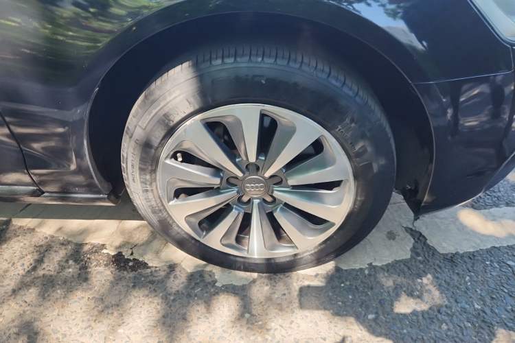 Used Audi A6L 2012 TFSI Standard Model Right Front Wheel Hub