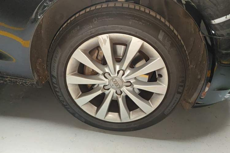 Used Audi A6L 2012 30 FSI Comfort Model Right Front Wheel Hub
