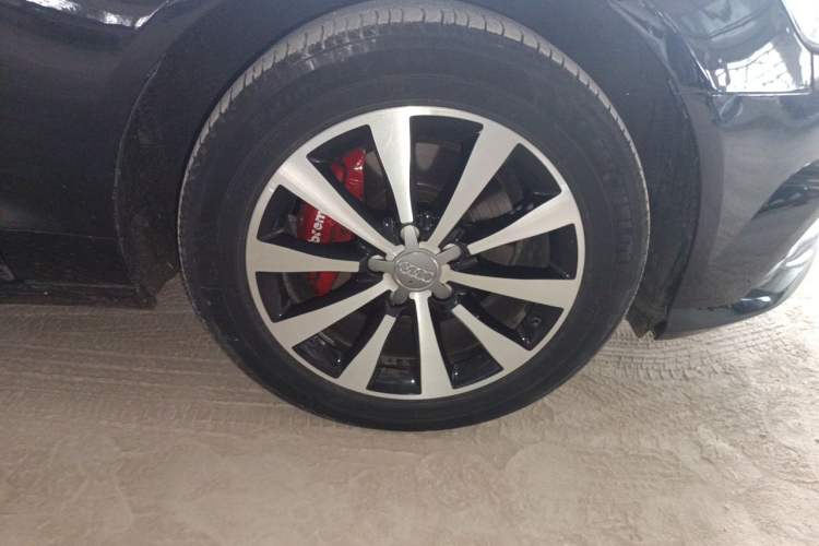 Used Audi A6L 2012 TFSI Standard Model Right Front Wheel Hub