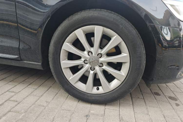 Used Audi A6L 2012 TFSI Standard Model Right Front Wheel Hub