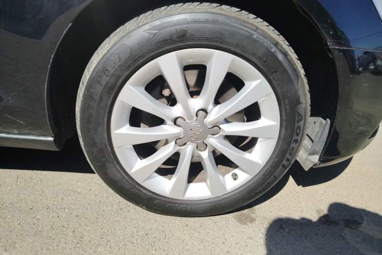 Used Audi A6L 2012 TFSI Standard Model Right Front Wheel Hub