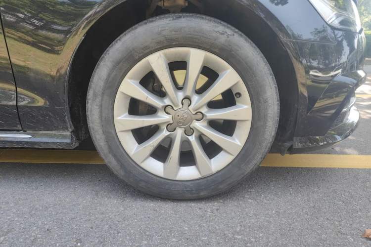 Used Audi A6L 2012 30 FSI Comfort Model Right Front Wheel Hub
