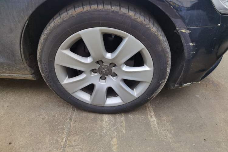 Used Audi A6L 2012 TFSI Standard Model Right Front Wheel Hub