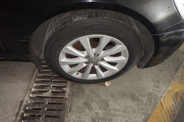 Used Audi A6L 2012 30 FSI Comfort Model Right Front Wheel Hub