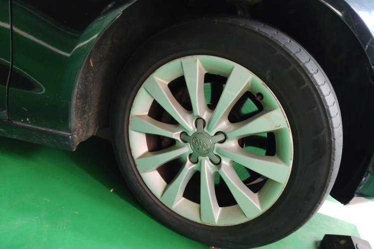 Used Audi A6L 2012 TFSI Standard Model Right Front Wheel Hub