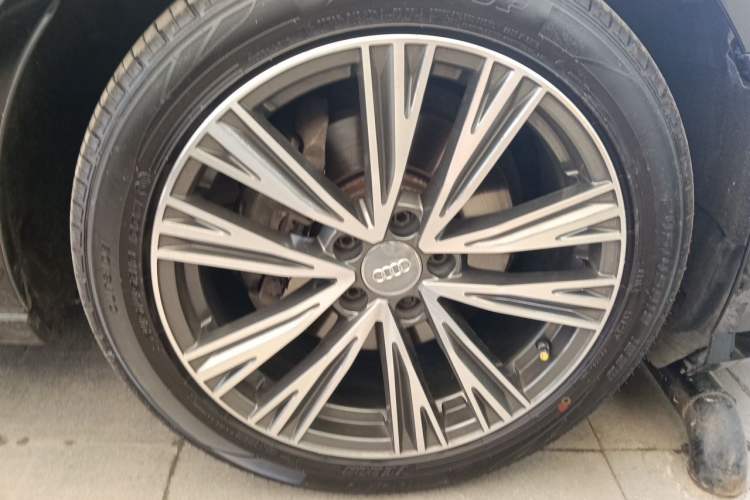 Used Audi A6L 2012 30 FSI Comfort Model Right Front Wheel Hub