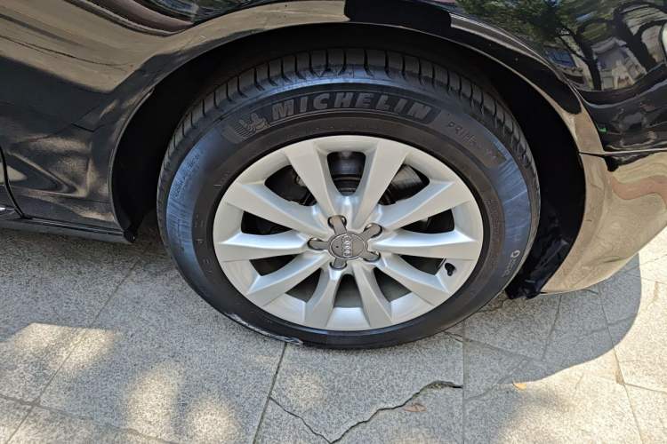 Used Audi A6L 2012 30 FSI Luxury Model Right Front Wheel Hub