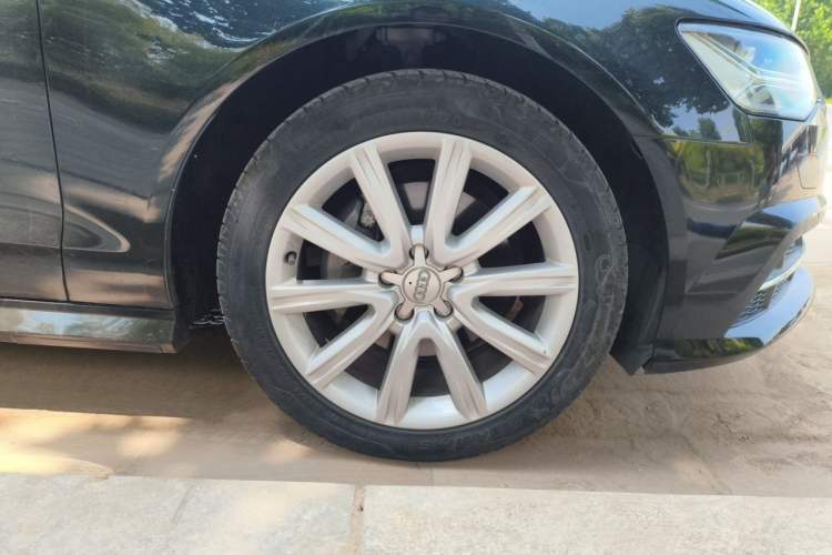 Used Audi A6L 2012 TFSI Standard Model Right Front Wheel Hub