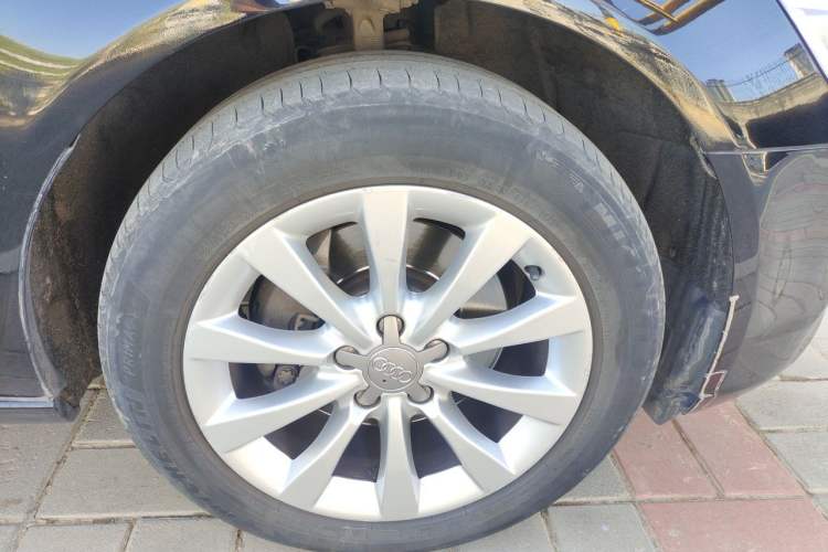 Used Audi A6L 2012 TFSI Standard Model Right Front Wheel Hub