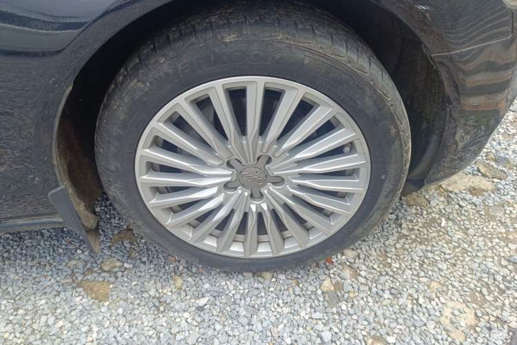 Used Audi A6L 2012 30 FSI Technology Edition Right Front Wheel Hub
