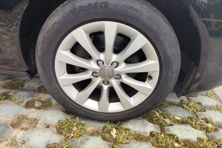 Used Audi A6L 2012 30 FSI Technology Edition Right Front Wheel Hub