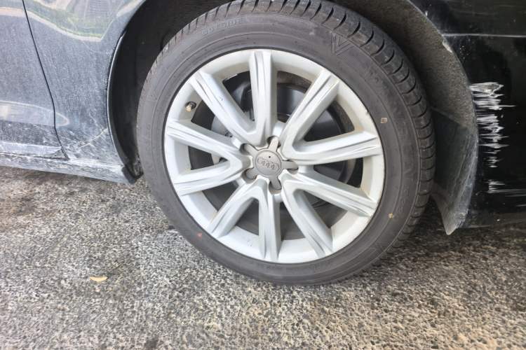 Used Audi A6L 2012 TFSI Standard Model Right Front Wheel Hub