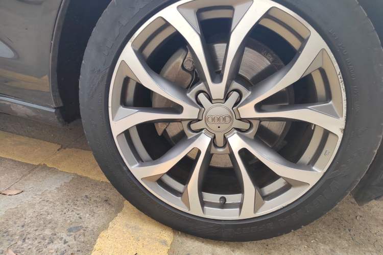 Used Audi A6L 2012 TFSI Standard Model Right Front Wheel Hub