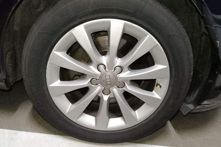 Used Audi A6L 2012 TFSI Standard Model Right Front Wheel Hub