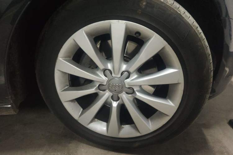 Used Audi A6L 2012 30 FSI Luxury Model Right Front Wheel Hub